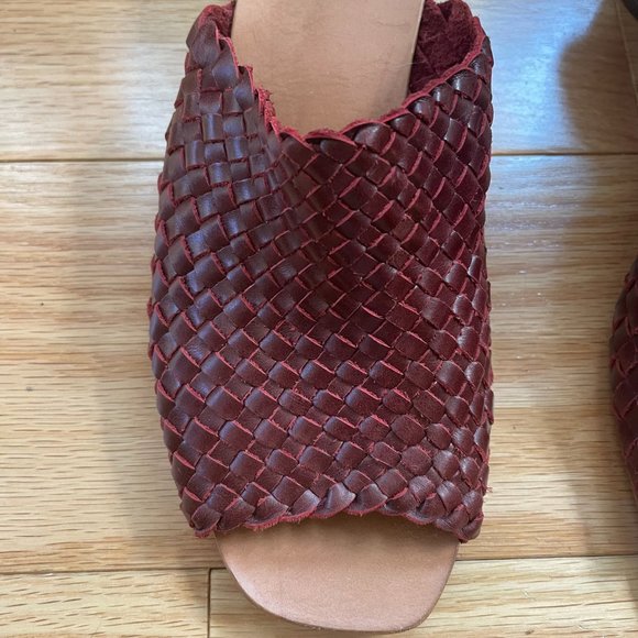 Hand Woven, Butter Soft Leather, Block Heel Mules.  Size 9 - Picture 5 of 7